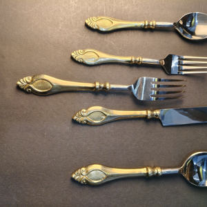 Juego de cubiertos clásico de 5 piezas con mango dorado con diseño de espiral. Cuchara de té, tenedor para ensalada, tenedor para cena, cuchillo para cena y cuchara para cena - Product Image 6