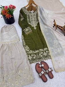Ensemble palazzo en soie brodée ethnique moderne, best-seller, avec dupatta de créateur pour les occasions festives, disponible au meilleur prix - Product Image 5