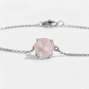 Pulsera de eslabones de plata de ley Rhodia Rhaya Jewels con cuarzo rosa de corte brillante y engaste de púas, chapada en rodio, estilo clásico solitario - Product Image 3
