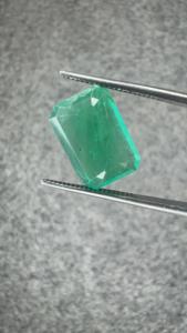 Émeraude naturelle zambienne de 4,32 carats, taille octogonale, pierre précieuse verte lâche avec éclat pour la fabrication de bagues, pendentifs et bijoux - Product Image 2