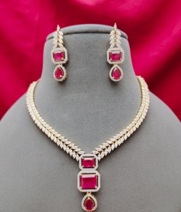 Parure Collier et Boucles d'Oreilles en Laiton Plaqué Or avec Zircon AD, Élégante et Tendance, pour Femme, Idéale pour Fiançailles, Anniversaire, Mariage et Cadeau, ou Tenue de Soirée - Product Image 2