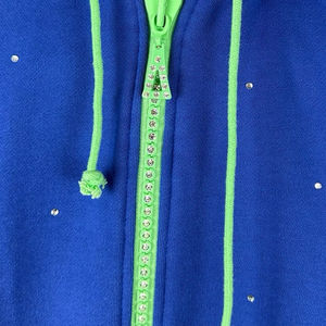 Sweat à capuche d'hiver personnalisé avec broderie, patchs, impression sérigraphique, logo, mélange de strass, entièrement orné de strass, 100% coton, sur mesure - Product Image 3