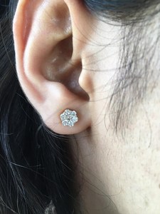 High Demand Round Moissanite Flower Shaped <b>Studs</b> Earrings Trendy 925 Sterling <b>Silver</b> With Gold Plated for Promise Weddings Gift - Product Image 3