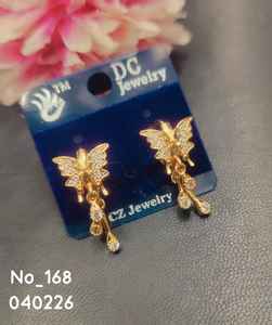 Pendientes de Acero Inoxidable Chapados en Oro con Circonitas y Diseño Geométrico |   Pendientes de Moda para Mujer para Fiestas, Bodas y Aniversarios - Product Image 4