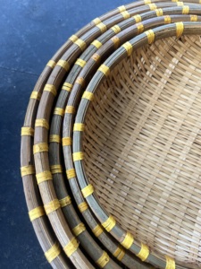 Juego de 5 bandejas redondas de bambú ahumado de diferentes tamaños, OEM/ODM, hechas a mano para almacenar granos, nueces y alimentos secos, hechas en Vietnam - Product Image 4