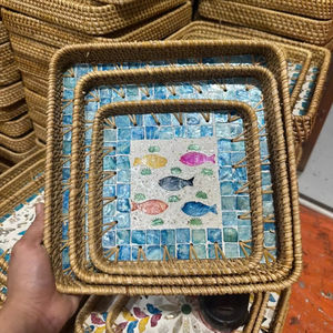 Plateau artisanal en nacre et rotin pour la décoration de la maison et la présentation sur table, fabriqué au Vietnam - Product Image 1