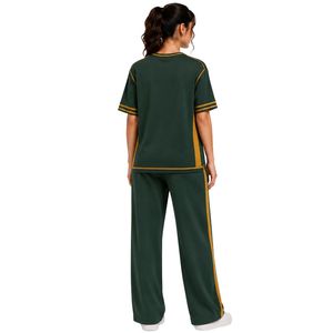Conjunto de dos piezas informal personalizado para mujer, camiseta de manga corta verde bosque y amarillo mostaza y pantalones anchos con contraste. - Product Image 2