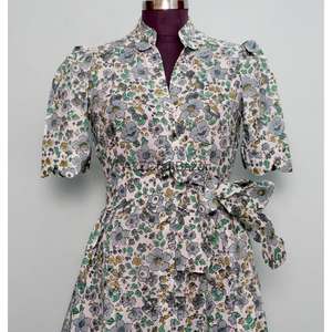 Robe longue en coton à fleurs de haute qualité, col en V, coupe ample, pour le printemps et l'été, robe maxi élégante, robe décontractée tendance pour femmes - Product Image 4