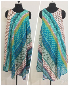 1205 Vestidos casuales para adultos Vestido largo de Playa con corte de paraguas único con forro estirable Colección de verano - Product Image 4