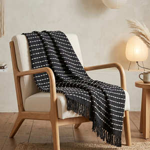 Manta de Sofá de Algodón Tejido Azul Marino con Detalle de Rayas Refinadas y Flecos para Interiores de Hogar Contemporáneos Costeros - Product Image 2