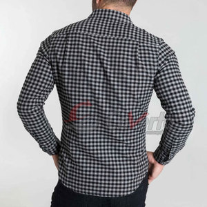 Chemise en flanelle élégante avec une coupe confortable et un tissu chaud, idéale pour les voyages et les tenues décontractées. - Product Image 2