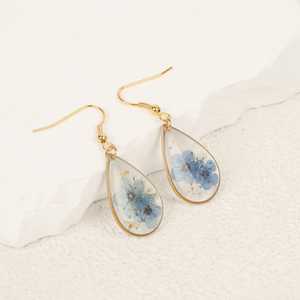 Pendientes de resina con detalles de metal de cobre y diseño de color en espiral, ideales para colecciones de joyería artística. Artesanías de resina. - Product Image 5