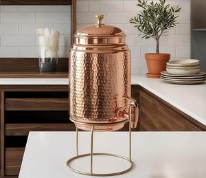 Pot à eau de luxe en cuivre martelé, lavable, avec couvercle, Matka ayurvédique, récipient de stockage et récipient isotherme pour usage domestique - Product Image 1
