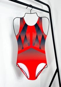 Maillot de Ballet Rojo de Satén sin Mangas para Niñas, con Paneles de Malla y Detalles de Pedrería, para Entrenamiento y Actuaciones, con Lazo - Product Image 3