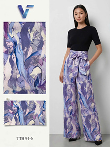 Tela Vietnamita Estampada Floral de Satén/Latin, Modelo 8027, 60GSM, Ligera, Transpirable, 100% Poliéster para Prendas de Mujer y Hombre - Product Image 3