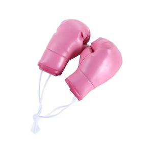 Porte-clés mini-gants de boxe en cuir et métal rouge, personnalisable avec logo, vente en gros OEM, haute qualité, pour hôtels - Product Image 3