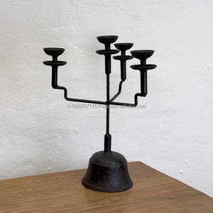 Único centro de mesa de candelabro de hierro de inspiración vintage para agregar encanto rústico a mesas, bodas o interiores tradicionales - Product Image 1