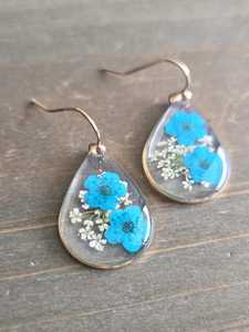 Boucles d'oreilles tendance en résine éco-responsable motif ange, article très prisé pour femme, fabriquées à la main en Inde, artisanat en résine pour fêtes - Product Image 6