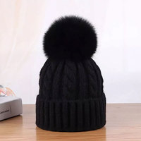 Bonnet en tricot noir unisexe avec pompon en fourrure, couleur unie, décontracté, chaud pour l'hiver, réglable, pour l'extérieur, la plage, les fêtes, pour adultes