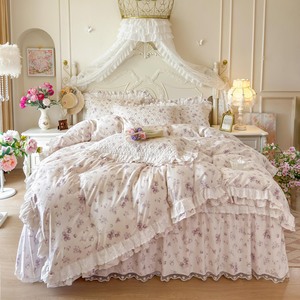 Parure de lit matelassée florale vert clair 4 pièces avec <span class=keywords><strong>jupe</strong></span> de lit et housse de couette à volants en dentelle, en coton doux, tailles King et Queen - Product Image 2