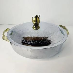 Cazuela metálica de diseño elegante y superventas que combina funcionalidad con la estética moderna de la cocina. - Product Image 3