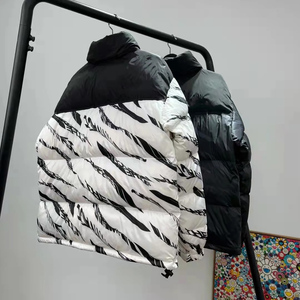 Blouson d'hiver personnalisé matelassé ultra-léger en duvet de canard et d'oie, coupe courte, zippé, avec logo brodé, pour hommes et femmes - Product Image 6