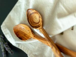 ช้อนชาไม้ ไม้ธรรมชาติ ใช้ซ้ำได้ ช้อนตักกาแฟ ชา น้ำตาล ผิวขัดเงา อุปกรณ์ครัวรักษ์โลก - Product Image 3