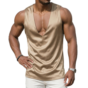 Débardeurs de luxe en satin drapé à col profond sans manches pour hommes, coupe athlétique personnalisée, vente en gros en vrac - Product Image 6