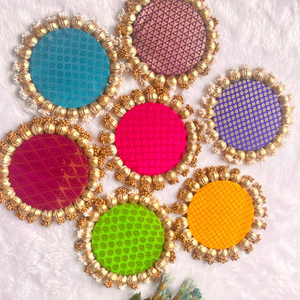 Tapis en tissu indien traditionnel en gros pour la décoration de tables et de thali - Gota Patti Pooja Aasan ethnique fait main pour mariages et festivals - Product Image 3