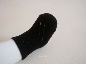 Chaussettes en mélange de coton à motif diamant Peekaboo pour bébés, enfants et adultes – Douces et confortables au quotidien - Product Image 6