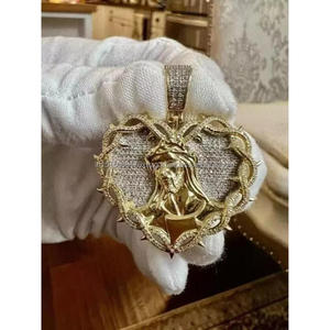 Pendentif de bijouterie religieuse de créateur avec finition polie et style streetwear hip-hop de luxe - Product Image 1