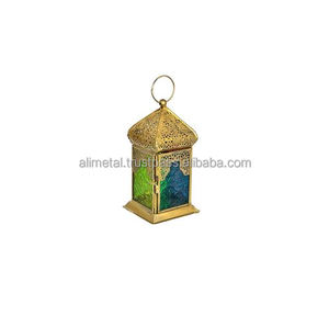 Lanterne à bougie de table en laiton doré de style marocain pour la maison ou le bureau Bougeoirs et lanternes en métal entièrement personnalisables - Product Image 1