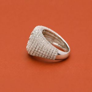 Anillo Hip Hop para Hombre de Plata S925 con Moissanita de Corte Redondo y Engaste de Puntas, Diseño Corazón Roto - Product Image 3