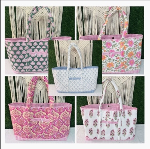 Sac fourre-tout matelassé en coton fait main de luxe à motif floral, fermeture magnétique, grand format, sac à bandoulière, cabas réutilisable pour le marché, idéal pour les cadeaux - Product Image 1