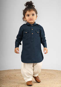 Ensemble kurta pyjama bleu marine pour garçons, vêtements ethniques pour enfants, kurta en coton avec pyjama blanc, tenue traditionnelle festive pour bébés garçons - Product Image 3