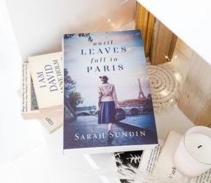 จนกระทั่งใบไม้ร่วงในปารีส โดย ซาราห์ ซันดิน หนังสือปกอ่อนขายดีสำหรับผู้ใหญ่ - Product Image 3