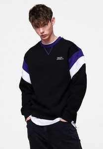 เสื้อสเวตเชิ้ตคอกลมสีดำทรงโอเวอร์ไซส์สำหรับผู้ชาย ยี่ห้อ ONETEN APPAREL รุ่น 10  ผ้าถักเนื้อฝ้าย สไตล์ลำลอง - Product Image 1