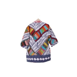 Bata Kimono Corta de Algodón Orgánico Tejido a Mano con Estampado Kantha, Patchwork, Rayas y Borde Crudo para Otoño e Invierno - Product Image 4