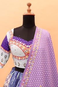 Conjunto de Lehenga Choli de Diseño Indio para Novia con Trabajo de Espejos, Ideal para Bodas y Fiestas, Precio de Venta para Exportación - Product Image 4