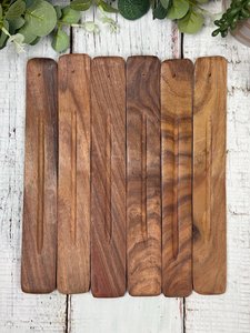 Quemador de Incienso Artesanal de Madera de Acacia Ecológico y Duradero para Todas las Estaciones, Porta Incienso Simple de 10 Pulgadas con Recolector de Cenizas - Product Image 1