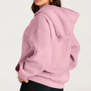เสื้อฮู้ดผู้ชายทรงปกติ สีพื้น ผ้าฟลีซ โพลีเอสเตอร์/คอตตอน สวมใส่สบาย มีกระเป๋า ดีไซน์สำหรับฤดูหนาว โลโก้ด้านหน้า ระบายอากาศได้ดี - Product Image 2