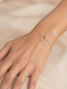 กำไลข้อมือผู้หญิง ELVORA GEMS ทอง 10K ประดับเพชรทรงบริลเลียนต์ ตัวเรือนแบบวงกลม ดีไซน์คลาสสิก รุ่น ELVO25-3 เหมาะสำหรับเป็นของขวัญ - Product Image 1