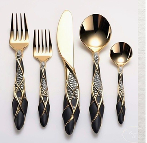 Elegantes asas negras mate con detalles en oro y cristales brillantes. Lujo moderno. Disponible a precios de mayorista. - Product Image 1