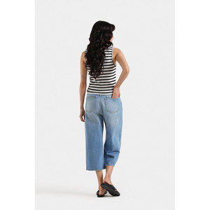 Nouvel Arrivage Débardeur Athlétique Sans Manches pour Femme, Idéal pour l'Entraînement, la Gym, le Yoga, la Course à Pied, Vêtements de Sport Personnalisables avec Logo OEM ODM, Vente en Gros - Product Image 4
