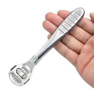 Râpe à pieds en acier inoxydable avec manche métallique double face, longue, professionnelle et durable, pour éliminer les callosités et les peaux mortes - Product Image 3