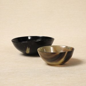 Bol de service en corne naturelle polie, fait main en Inde - Durable, léger, idéal pour les fêtes, provenant d'Inde - Product Image 4