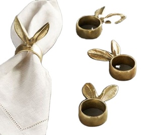 Soporte de anillo de servilleta de material de aluminio antiguo de latón de alta calidad en forma de oreja de metal artículos de hotel usados - Product Image 1