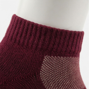 Chaussettes de sport décontractées pour hommes, blanches, tricotées, couleur unie, personnalisables, faible MOQ, conception gratuite, hiver, respirantes, avec logo sur le revers - Product Image 5