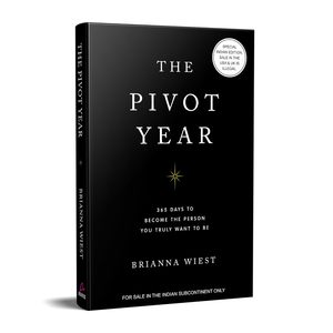 The Pivot Year de Brianna Wiest, libro en inglés con tapa blanda sobre motivación y mentalidad - Product Image 1