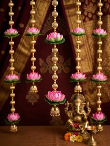 Guirlande suspendue en fleurs de lotus en mousse avec boules Gota et Ghungroo pour mariage indien, Diwali, temple de Ganesh, décoration murale et de porte - Product Image 1